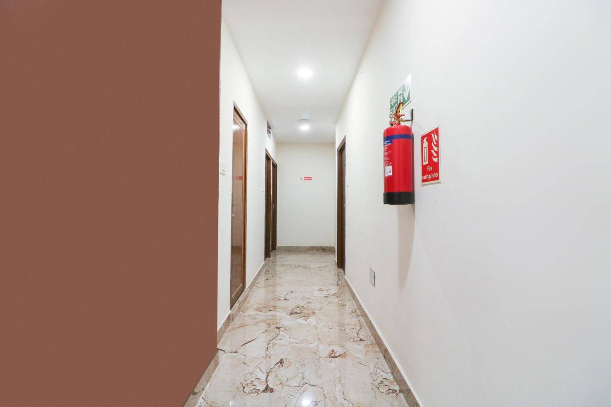 Hotel O Adri Hotels Near Dum Dum Metro Station Bagian luar foto