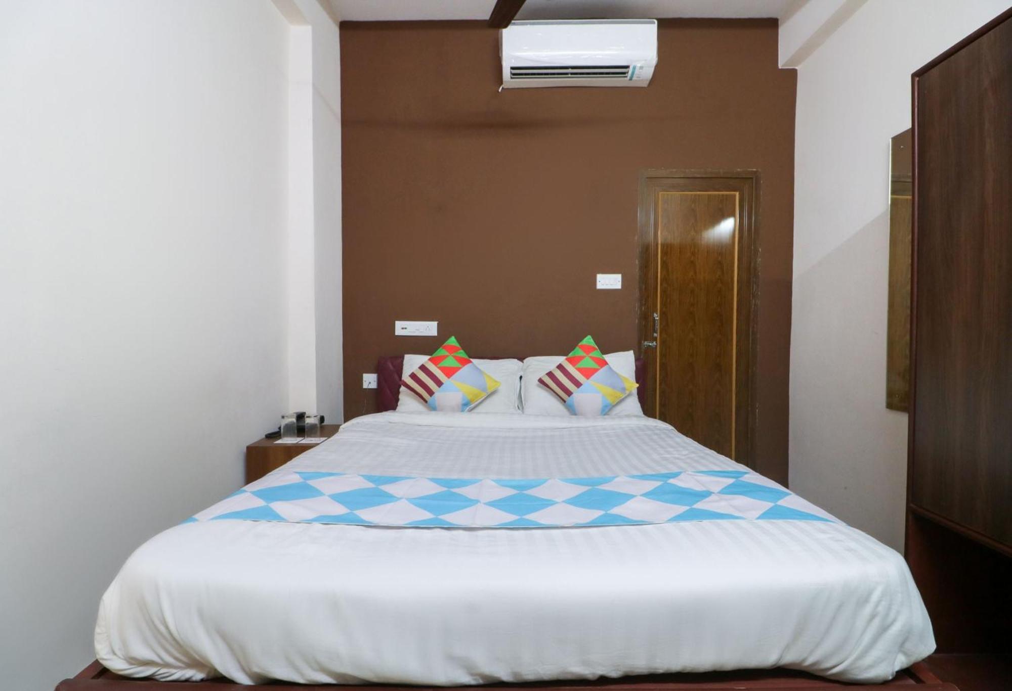Hotel O Adri Hotels Near Dum Dum Metro Station Bagian luar foto